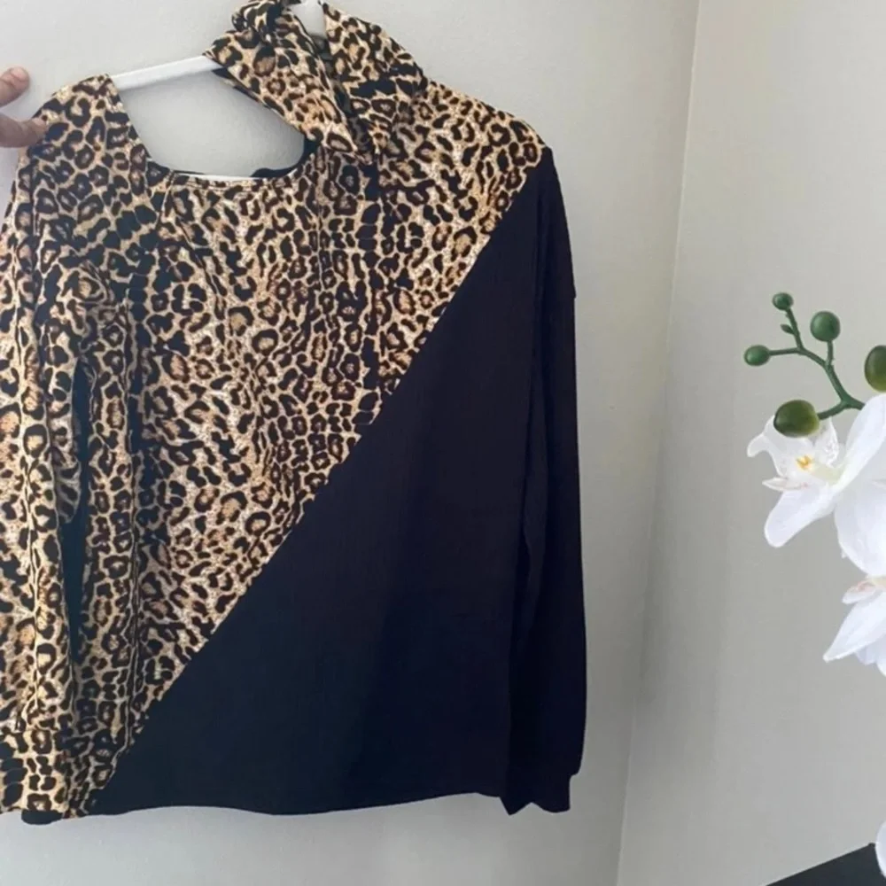 COPY - 🎉BACK IN STOCK🎉 NWOT 🐆Leopard Print High Neck Color-block Top🐆 - Picture 6 of 6